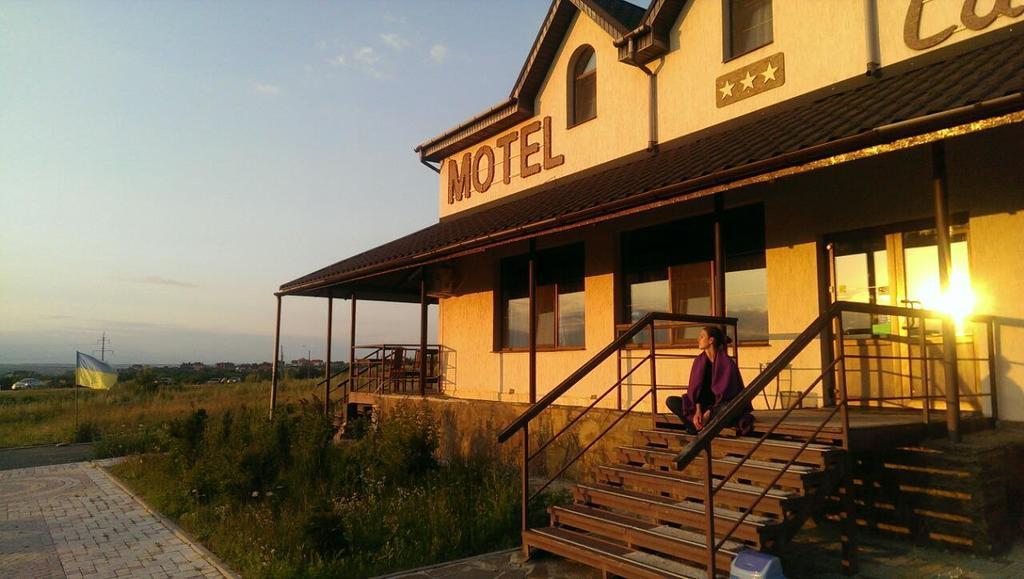 Motel Sacvoyageハルキウ エクステリア 写真